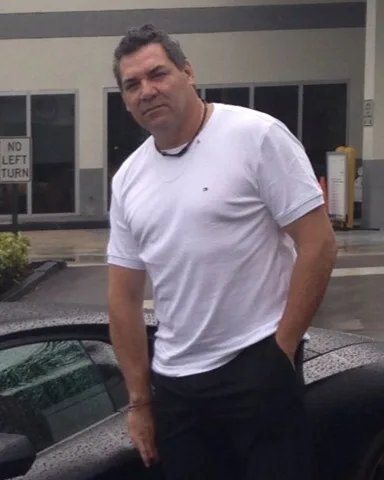 Nicolas Enrique Aular Parra en un estacionamiento de Estados Unidos.